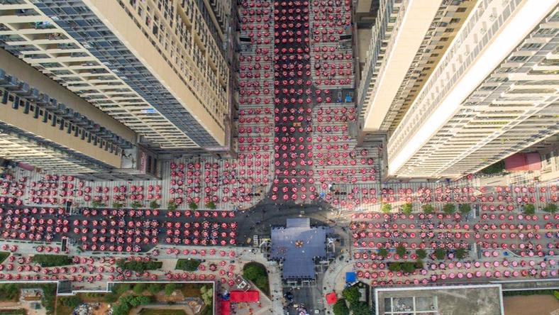 村民坐拥千万资产,大摆千桌宴席……回迁中的杨箕村及其背后的富力地产